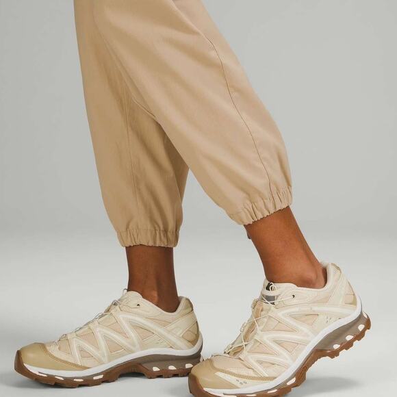 Lululemon Lab High-Rise Woven Jogger SIZE 10 Trench Brown Water Repellent Pocket - Picture 14 of 14